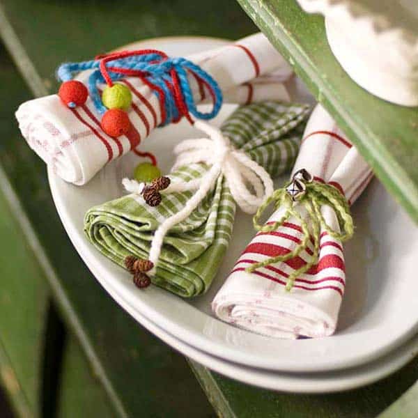 15+ Napkin Ideas For Yoyr Christmas Table Setting