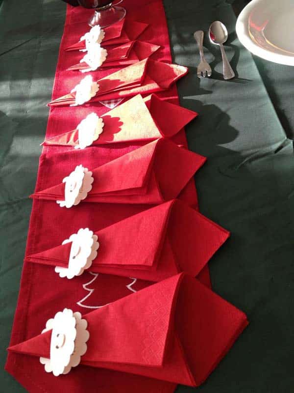 15 Napkin Ideas For Yoyr Christmas Table Setting