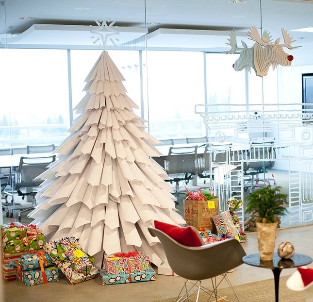 18 Exceptionally Brilliant Modern Christmas Tree Alternatives That You Can Embrace homesthetics 8