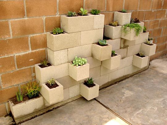 20 Creative Uses of Concrete Blocks in Your Home and Garden 3