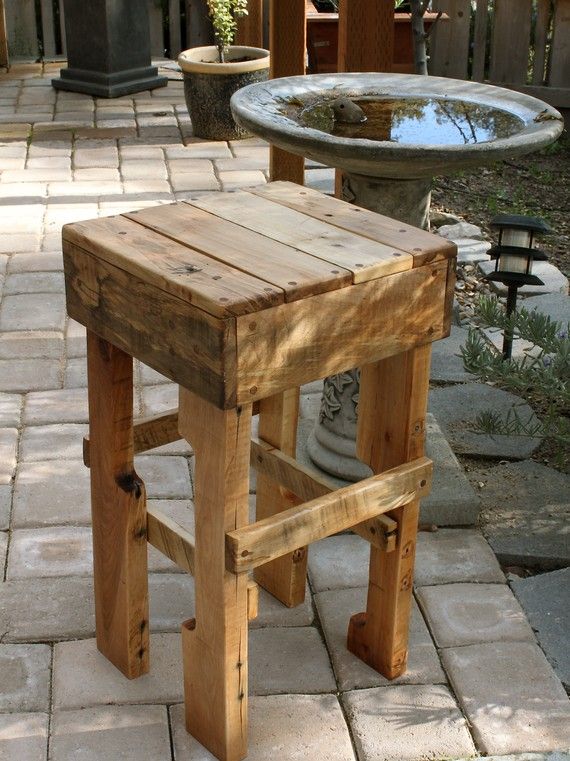 20 Furniture You Can Create Using Old Pallets 16