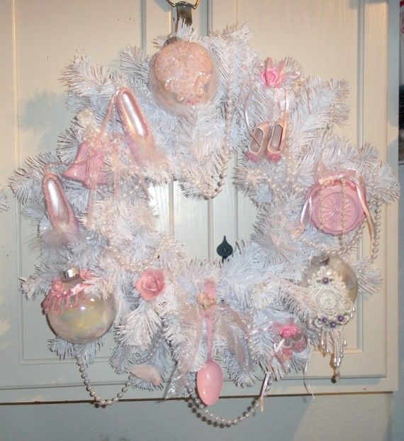 22 Awesomely Shabby Chic Christmas Wreath That Can Be Used All Year Round 6