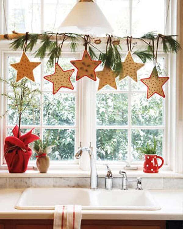 25+ Inspiring Last Minute Christmas Windows Decorating Ideas