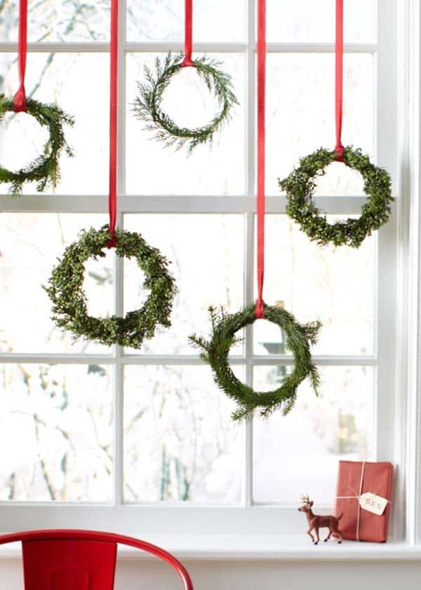 25+ Inspiring Last Minute Christmas Windows Decorating Ideas