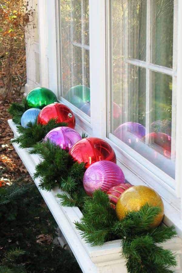 25+ Inspiring Last Minute Christmas Windows Decorating Ideas