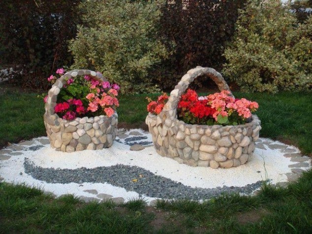 10+ Delightful Garden Decorations With Pebbles