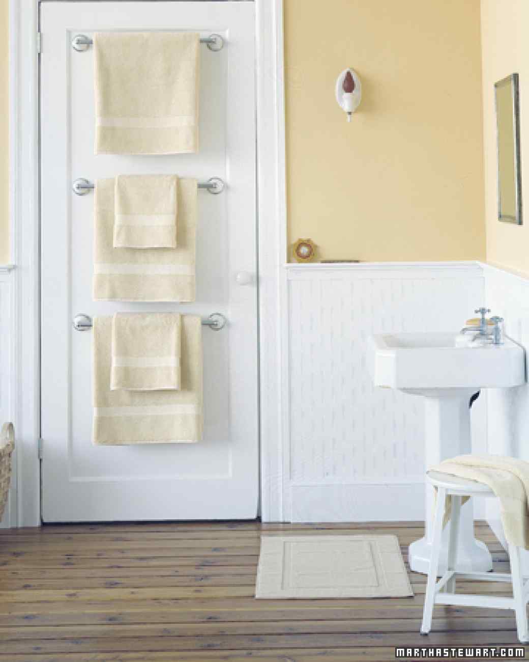 20+ Brilliant DIY Storage And Organization Hacks For Small Bathrooms