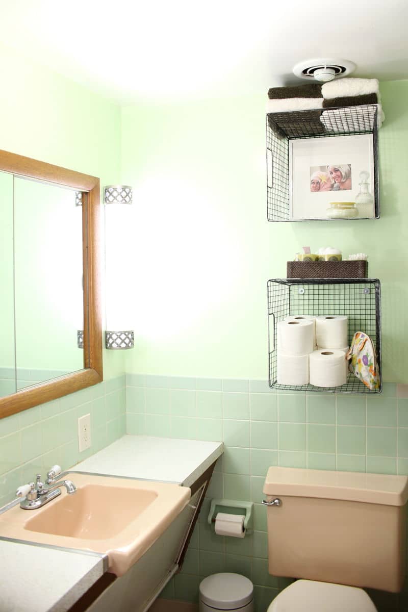 20+ Brilliant DIY Storage And Organization Hacks For Small Bathrooms