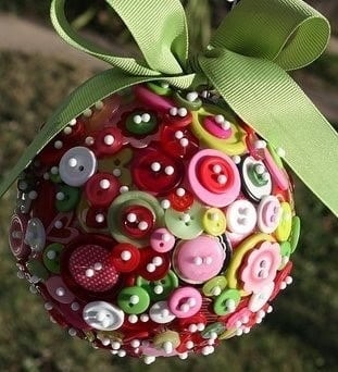 Button Crafts for Christmas Decorations2