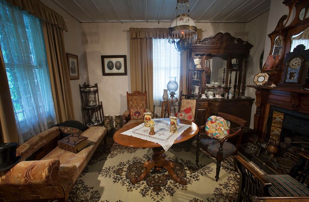 Century Style Victorian Living Room Design Inspiration
