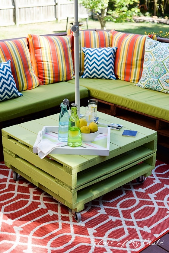 DIY Outdoor Pallet Furniture 26