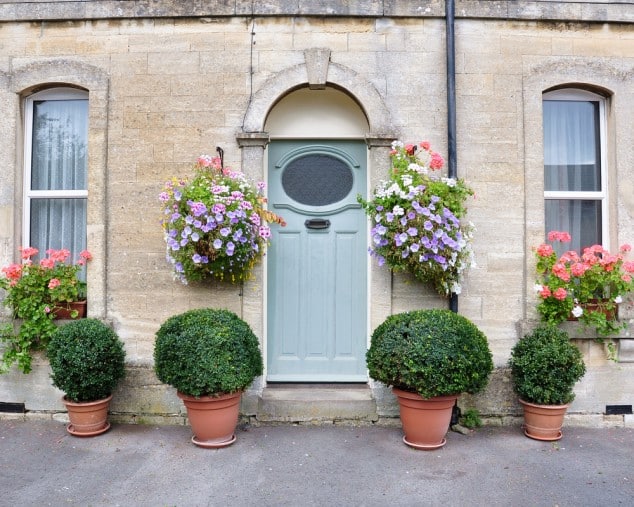 15 Gorgeous Front Door Flower Decorations