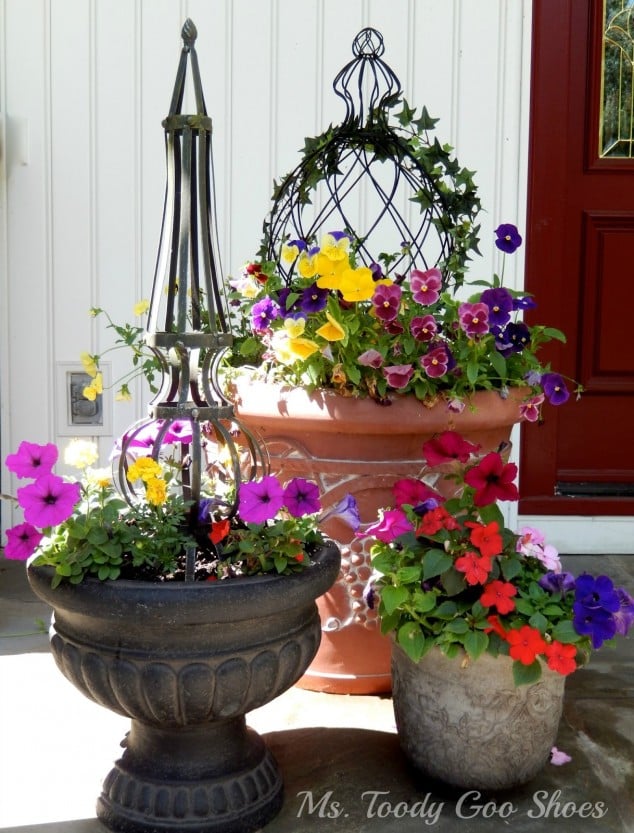 15 Gorgeous Front Door Flower Decorations