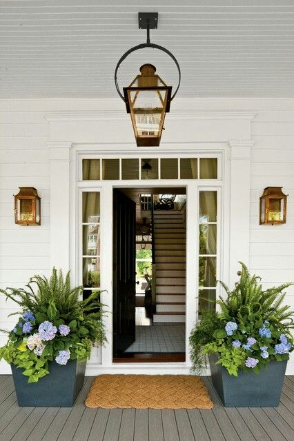 15 Gorgeous Front Door Flower Decorations