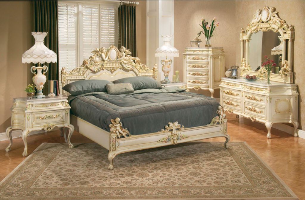 Luxury Bedroom Idea With Victorian Design Furniture