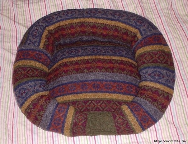 Pet Bed from Old Sweater 9