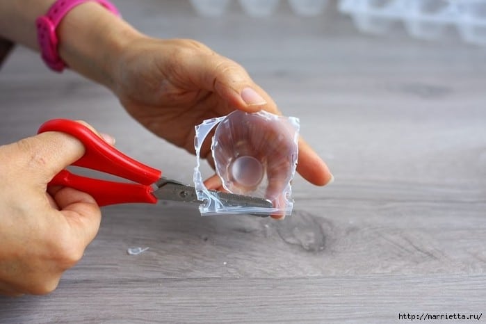 How to Make Plastic Flower Bouquet from Egg Box