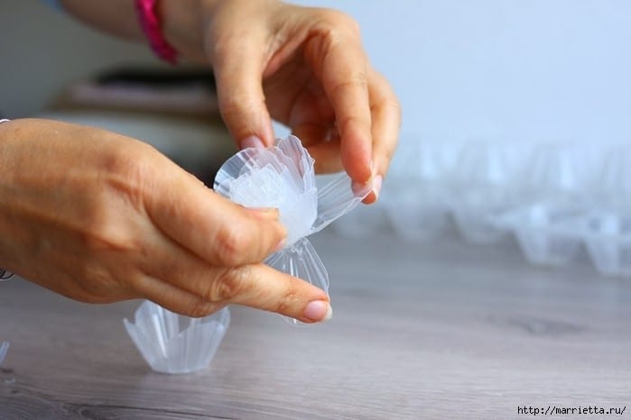 How to Make Plastic Flower Bouquet from Egg Box