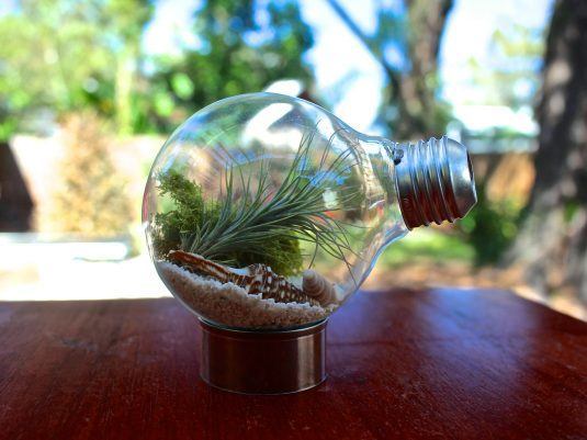 20+ Fantastic DIY Ways To Recycle Old Light Bulbs