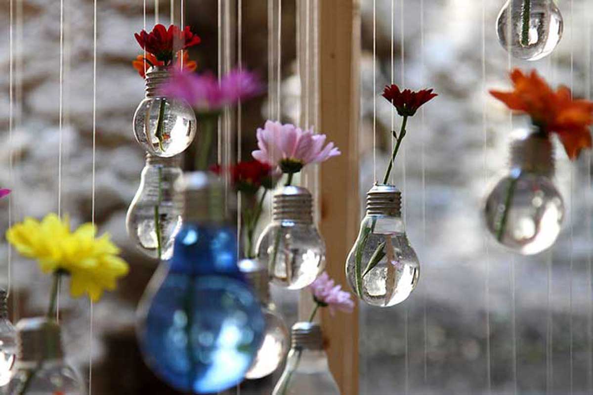 20+ Fantastic DIY Ways To Recycle Old Light Bulbs