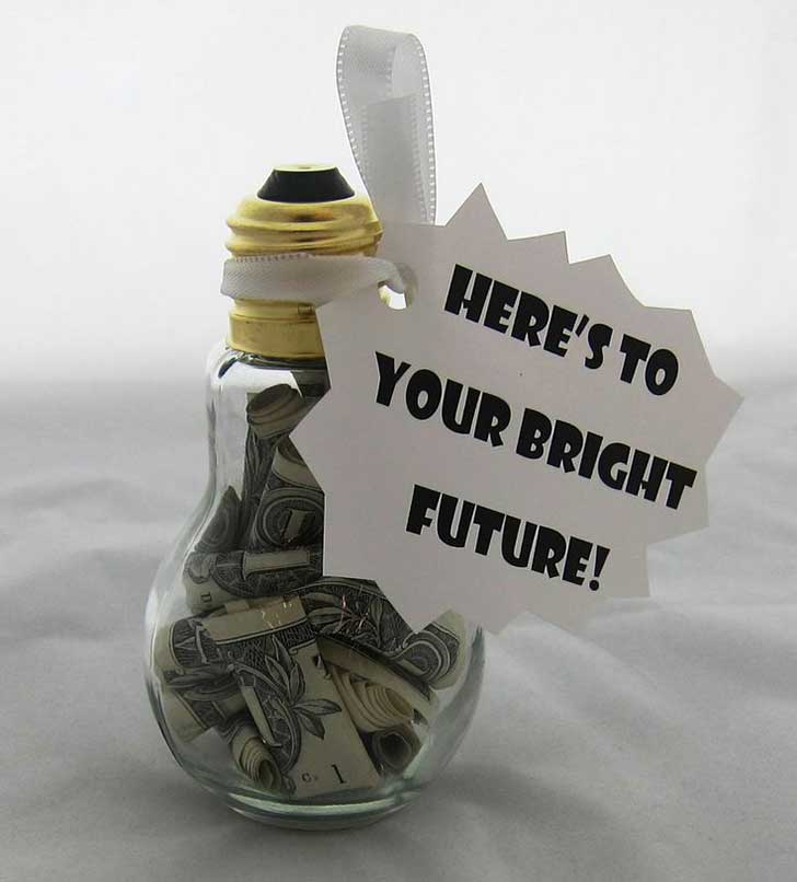 20+ Fantastic DIY Ways To Recycle Old Light Bulbs