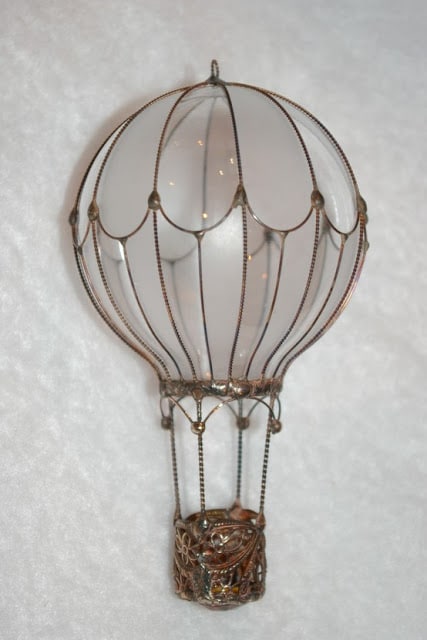 20+ Fantastic DIY Ways To Recycle Old Light Bulbs