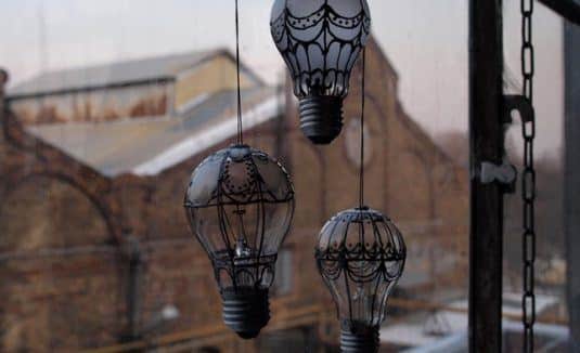 20+ Fantastic DIY Ways To Recycle Old Light Bulbs