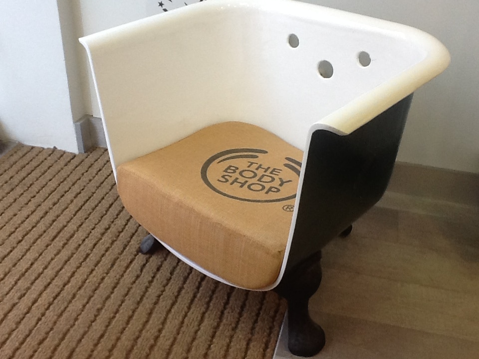 DIY Awesome Repurposed Old Bathtubs Into Furniture