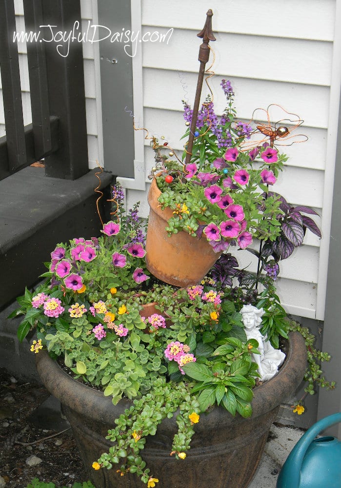 15+ Wonderfull DIY Stacked Flower Pots