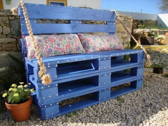 Upcycled Wooden Pallets Bench 620x465 550x413 1