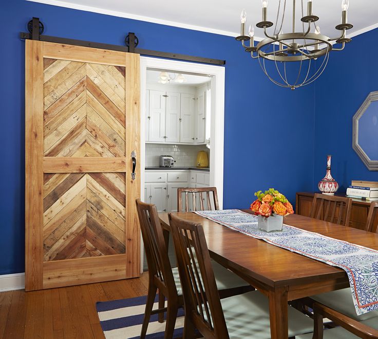 15+ Charming Barn Doors Reuse Ideas