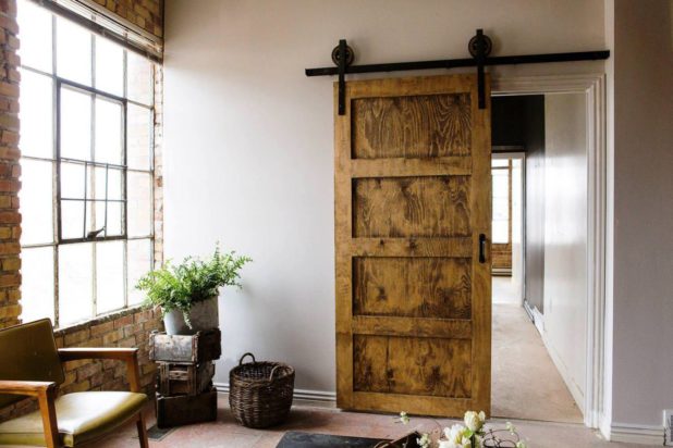 15+ Charming Barn Doors Reuse Ideas