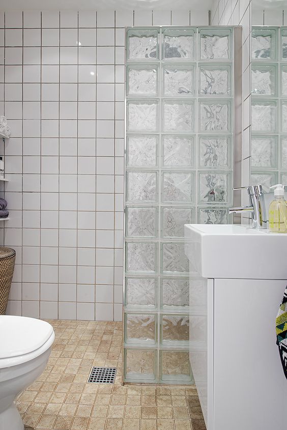 bathroom decorated with glass blocks 10