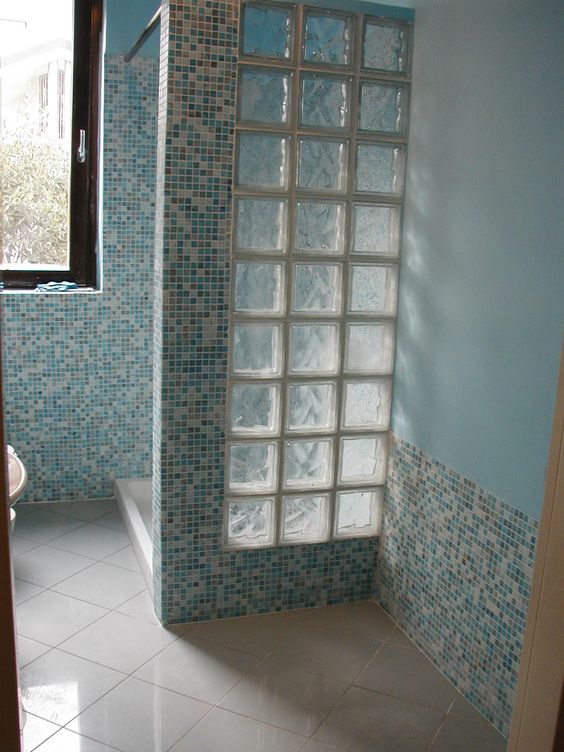 bathroom decorated with glass blocks 11