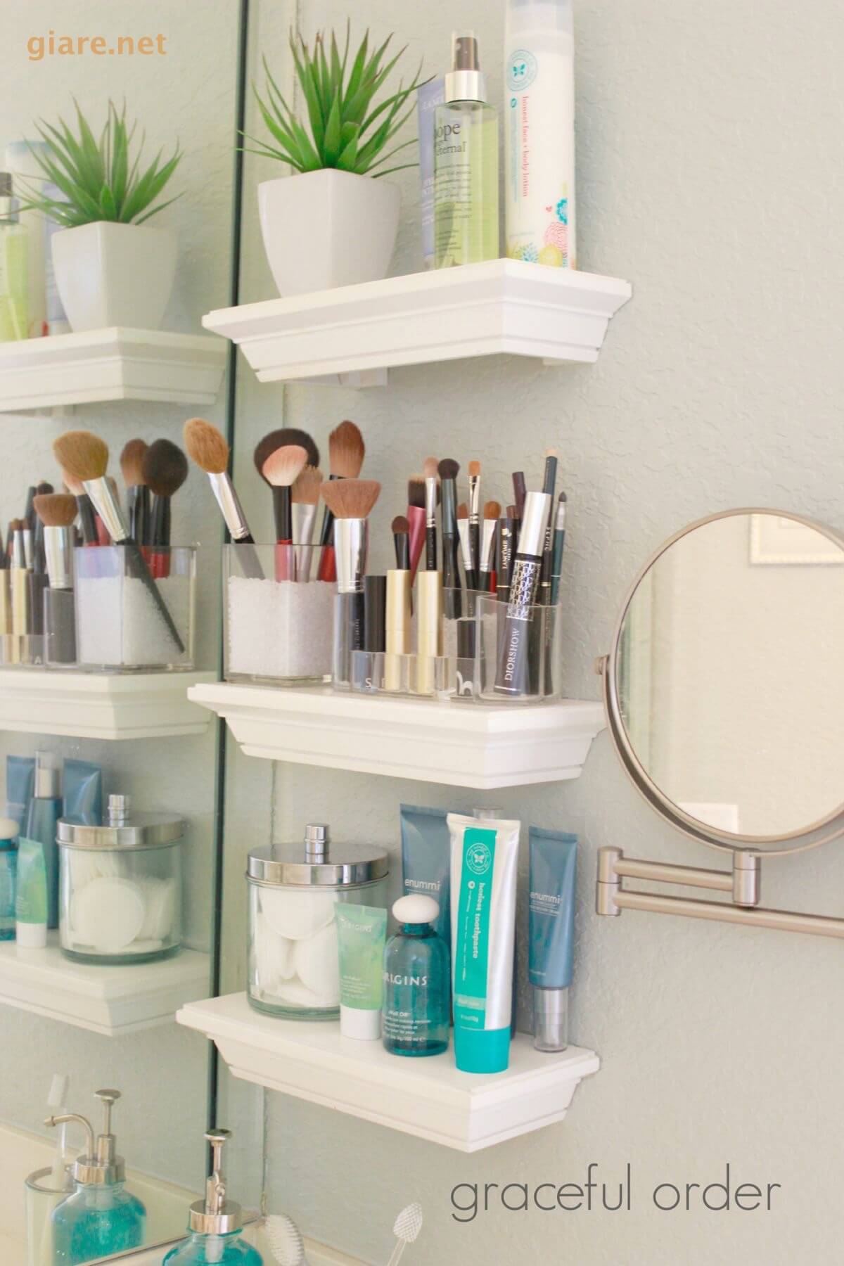 20+ Brilliant DIY Bathroom Shelf Ideas