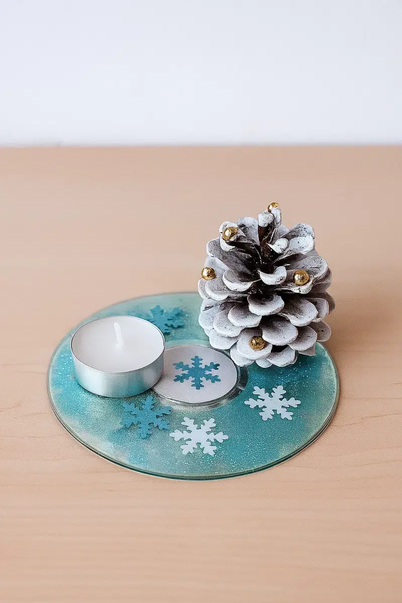 Repurposed CDs Turned into Stunning Holiday Decor beautiful christmas arrangements made with old cds 3