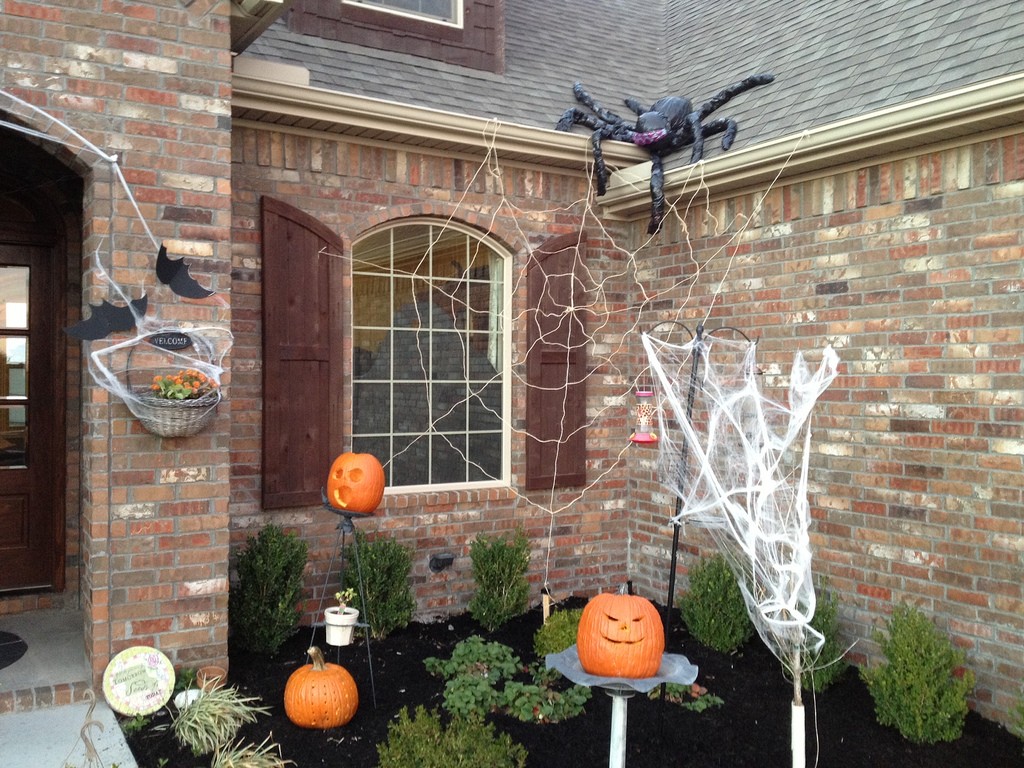 black outdoor halloween decorating ideas