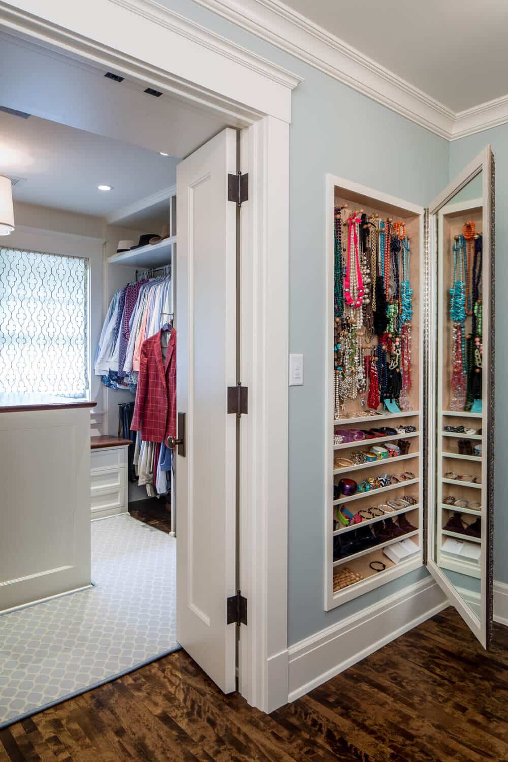 25+ Fabulous Built in Storage Ideas to Maximize Your Living Space