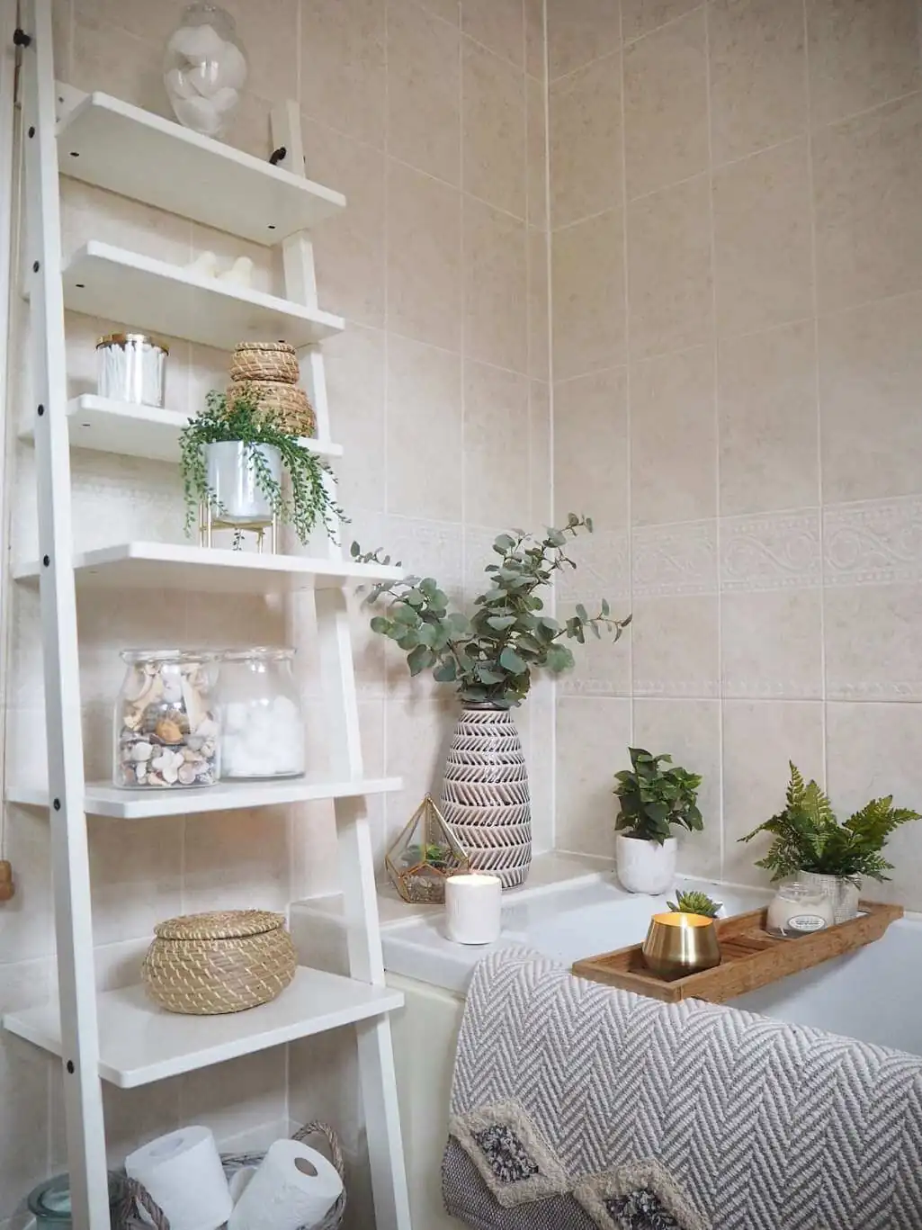 cheap small bathroom makeover ideas that look expensive 3