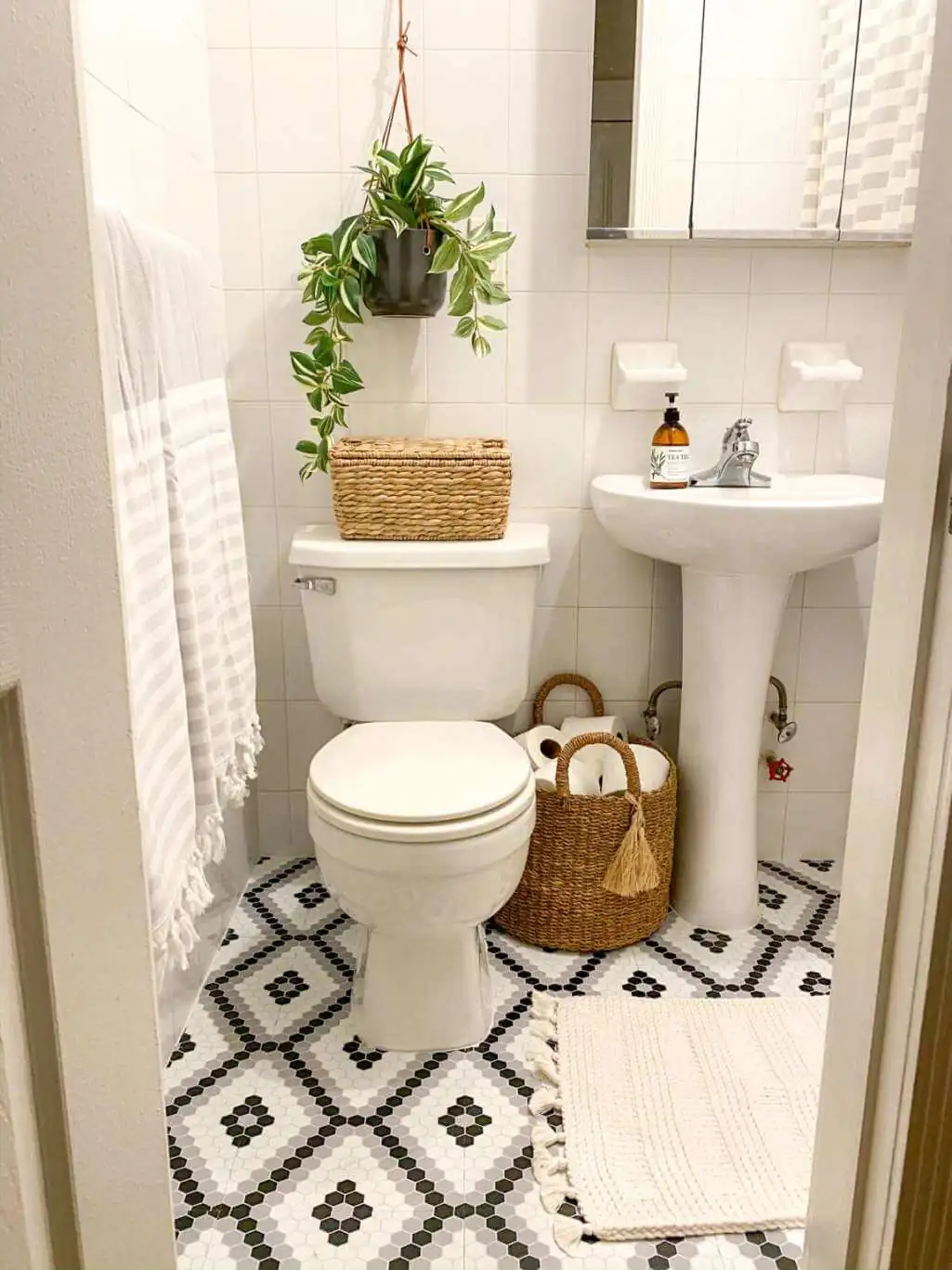 cheap small bathroom makeover ideas that look