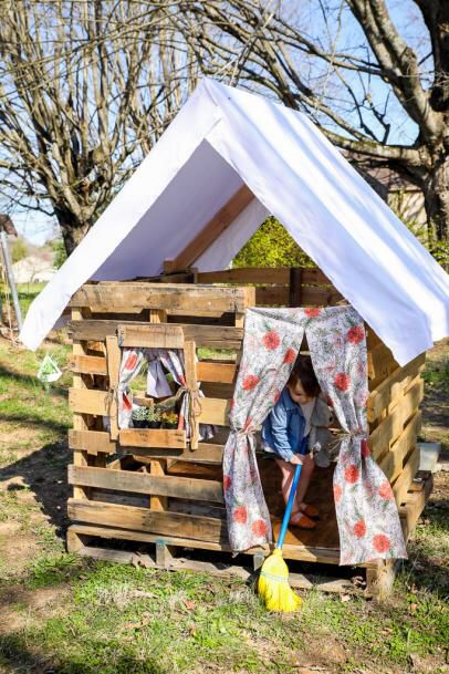 childrens houses made with pallets 12