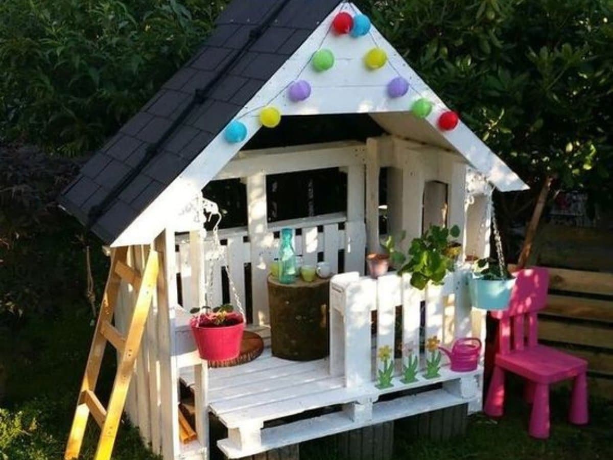 childrens houses made with pallets 15