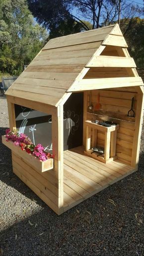 childrens houses made with pallets 4