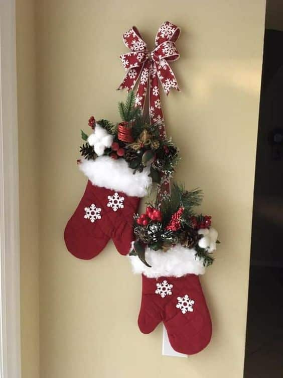 christmas decorating ideas using oven gloves 3