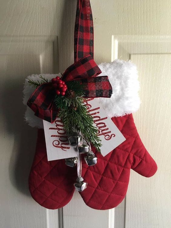 christmas decorating ideas using oven gloves