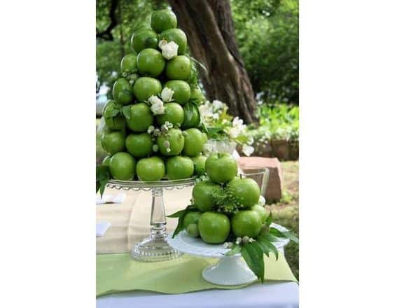 Christmas Table Arrangements Made with Fruits