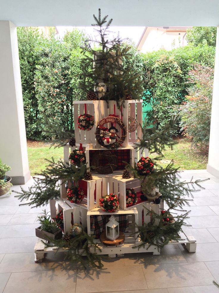 christmas tree with wooden boxes 5