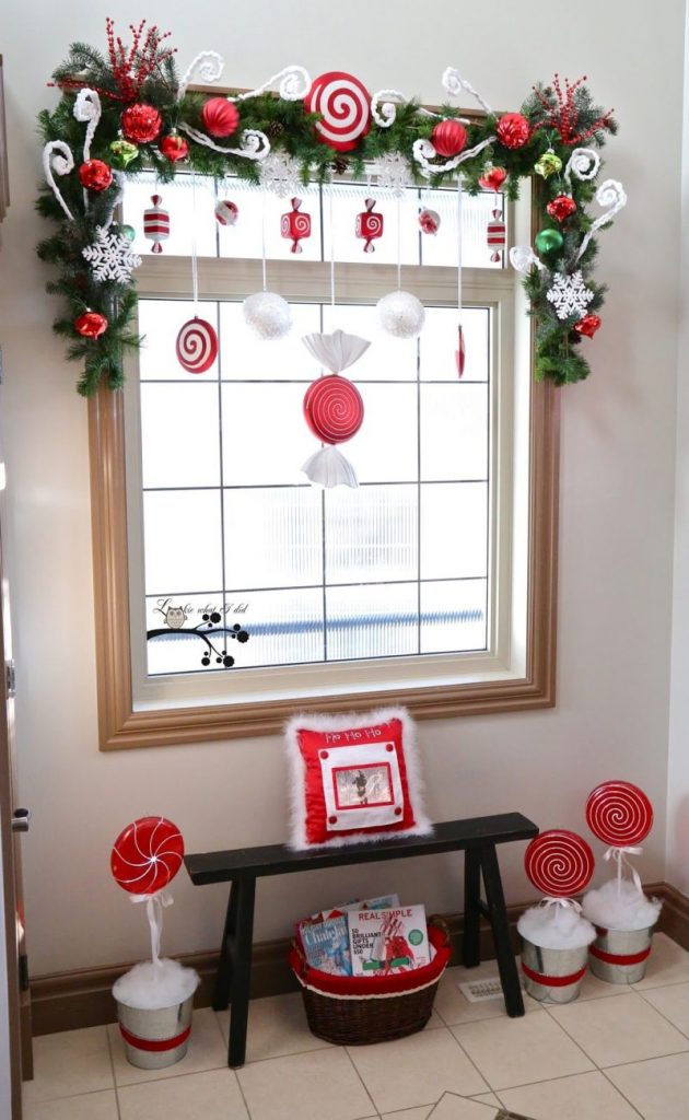 15+ Most Fascinating Christmas Windows Decorating Ideas