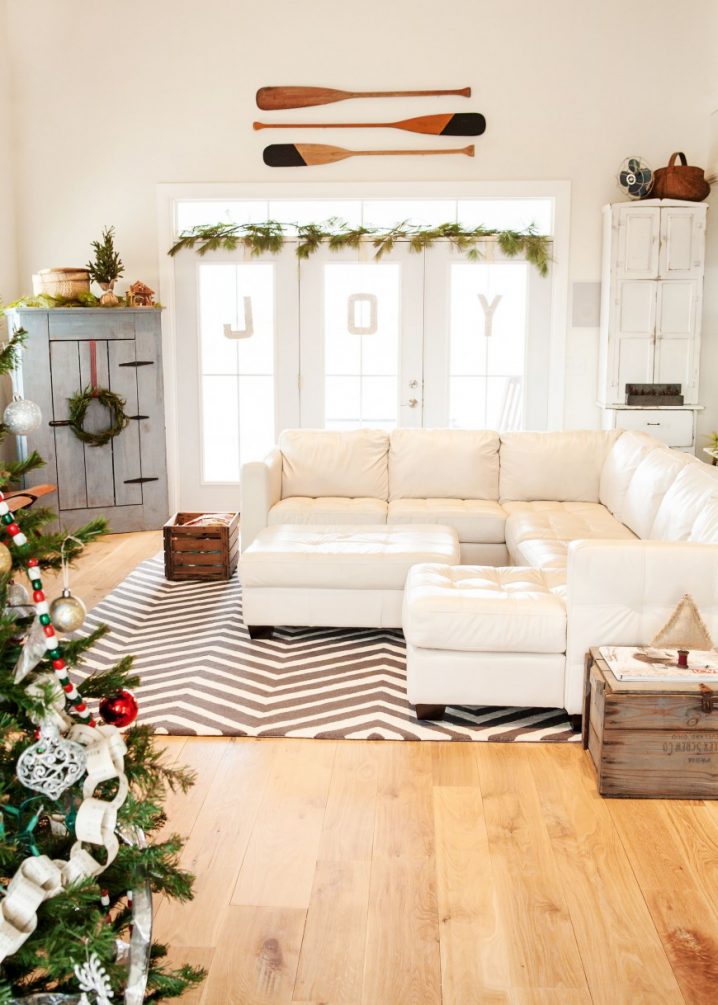 15+ Most Fascinating Christmas Windows Decorating Ideas