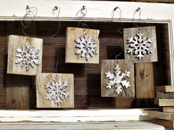 15+ DIY Christmas Wood Crafts